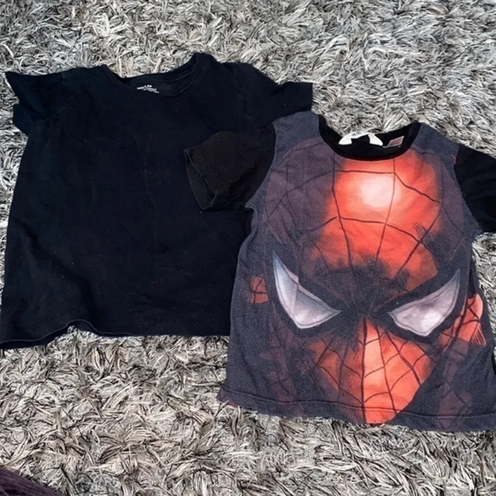 H&M t shirt bundle 2-4 years some signs of wear see pics.